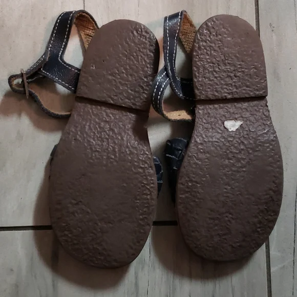 The Humble Soles Sandals - Picture 5 of 6